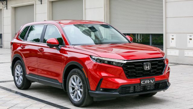 Honda CR-V cứu chủ toàn mạng sau khi lao xuống vực 60m