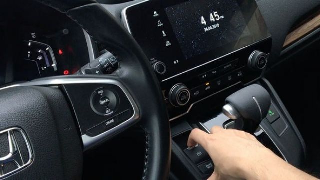 Khám phá tính năng tự động bật phanh tay khi dừng đổ xe trên Honda CRV