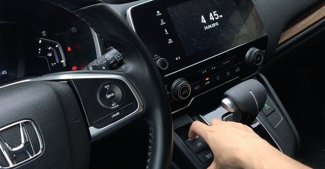 Khám phá tính năng tự động bật phanh tay khi dừng đổ xe trên Honda CRV