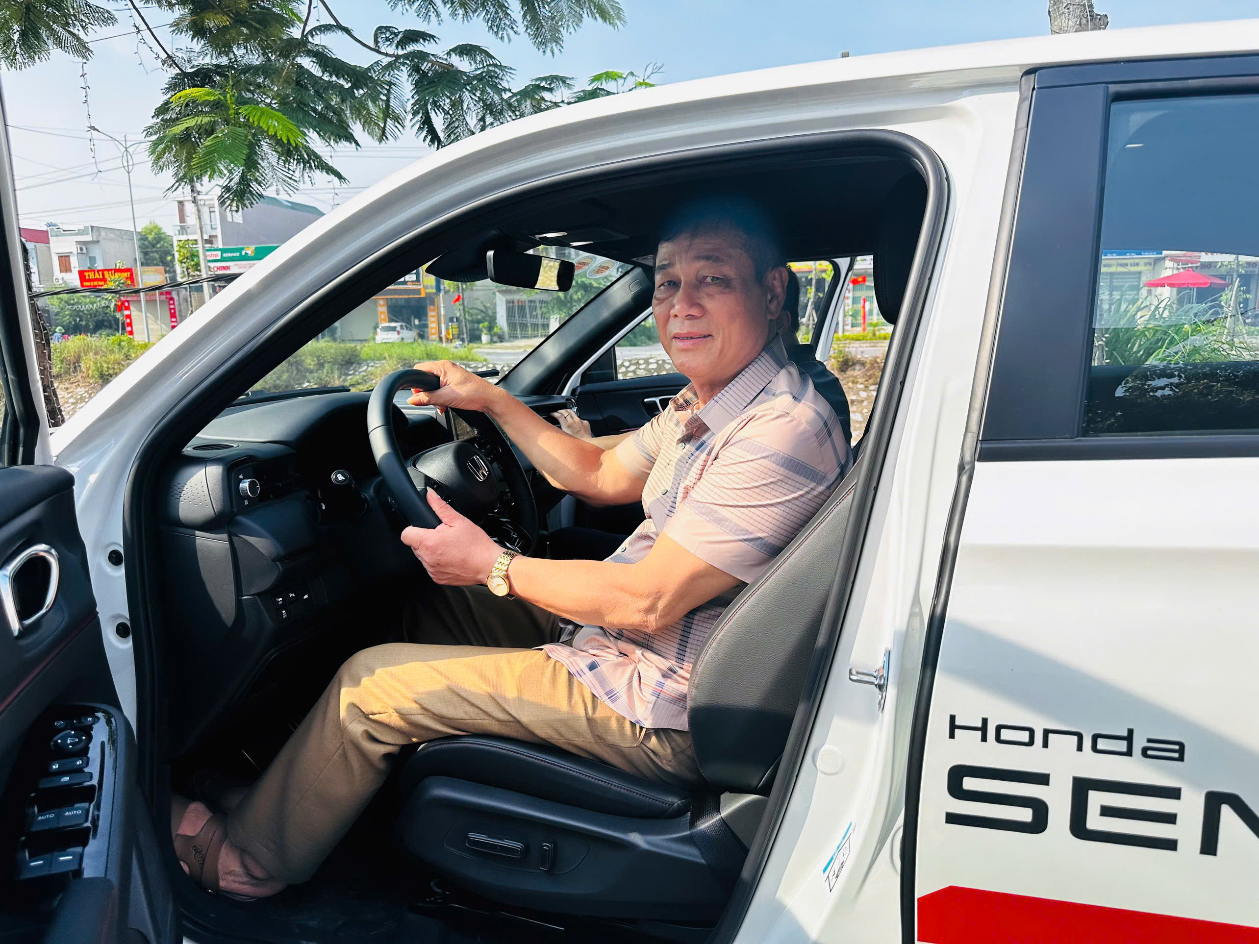 z6819198663594_0574a5344f03a7e09732c8122055fda4